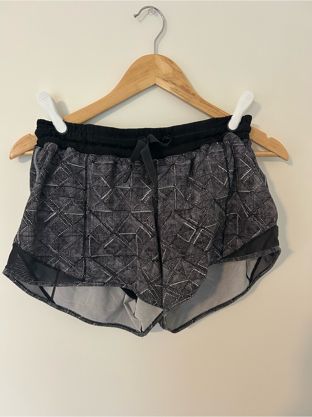 Lululemon Hotty Hot Short